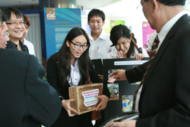 ม.รังสิต จัด 84 กิจกรรมจิตอาสา สร้างสรรค์สังคมธรรมาธิปไตย 
