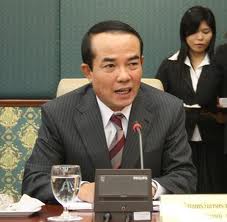 นายชินวรณ์ บุณยเกียรติ รัฐมนตรีว่าการกระทรวงศึกษาธิการ 