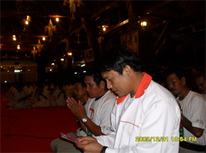 คนอีสานชวนนักดื่มสวดมนต์ข้ามปี…อธิษฐานเริ่มต้นชีวิตใหม่