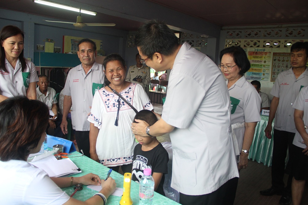 พอ.สว.จ.ร้อยเอ็ด ออกให้บริการประชาชน thaihealth