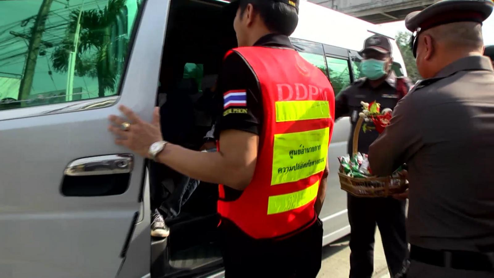 จ.ชุมพร อำนวยความสะดวกผู้ใช้รถ-ถนน  thaihealth