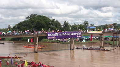 เปิดงานประเพณี 'แข่งเรือ' วันออกพรรษา ชิงถ้วยพระราชทานฯ thaihealth