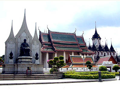 สวดมนต์ข้ามปียลโลหะปราสาท