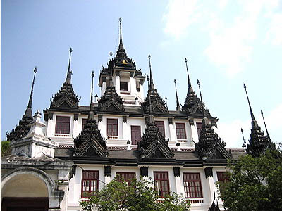 สวดมนต์ข้ามปียลโลหะปราสาท