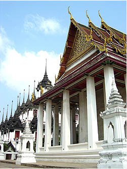 สวดมนต์ข้ามปียลโลหะปราสาท