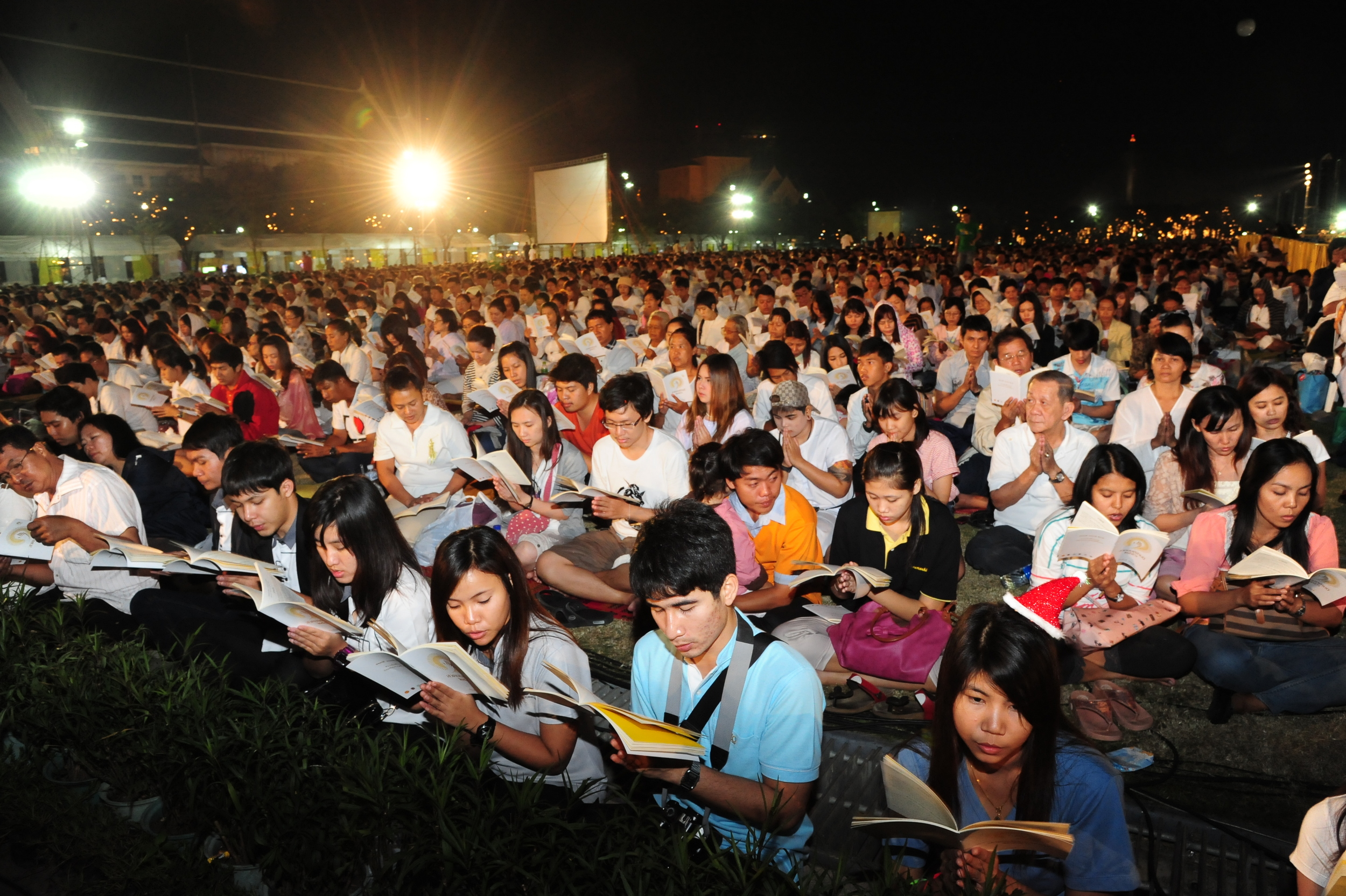 “สวดมนต์ข้ามปี”เริ่มต้นสิ่งดีง่ายๆใกล้บ้าน  thaihealth